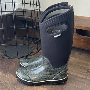 BOGS Black and Patterned Green Boots